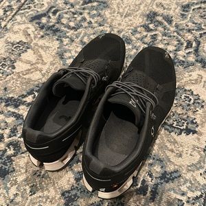 Women’s On Cloud black/white